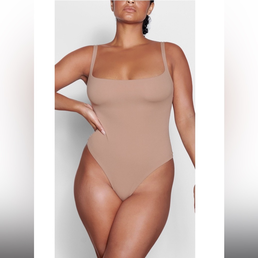 🌷NWT Skims fits everybody square neck bodysuits in Sienna